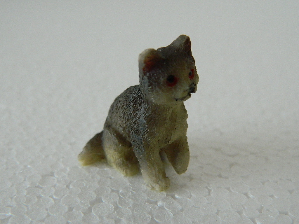 (G21) 1/12th scale DOLLS HOUSE RESIN JASPER THE CAT