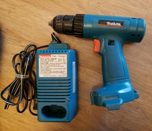 Makita 12V 6223D Cordless Drill with 