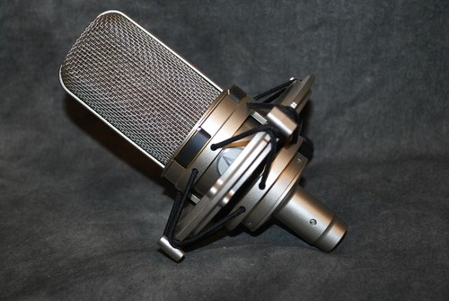 Audio Technica AT4047/SV Studio Cardioid Condenser Microphone w/ Shockmount NEW - Picture 3 of 9