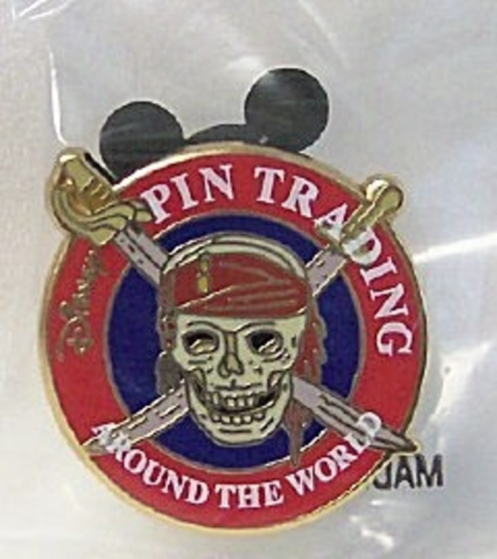 DISNEY PIRATES OF THE  CARIBBEAN BURIED TREASURE PIN New Sealed