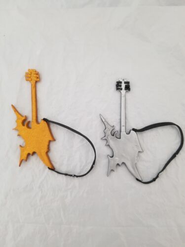 Lote de 2 guitarras Mcfarlane Guitar Hero usadas plateadas y doradas - Imagen 3 de 3