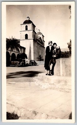 Vtg B&W Snapshot Two Women In Hats & Coats At Mission Santa Barbara Ca Late