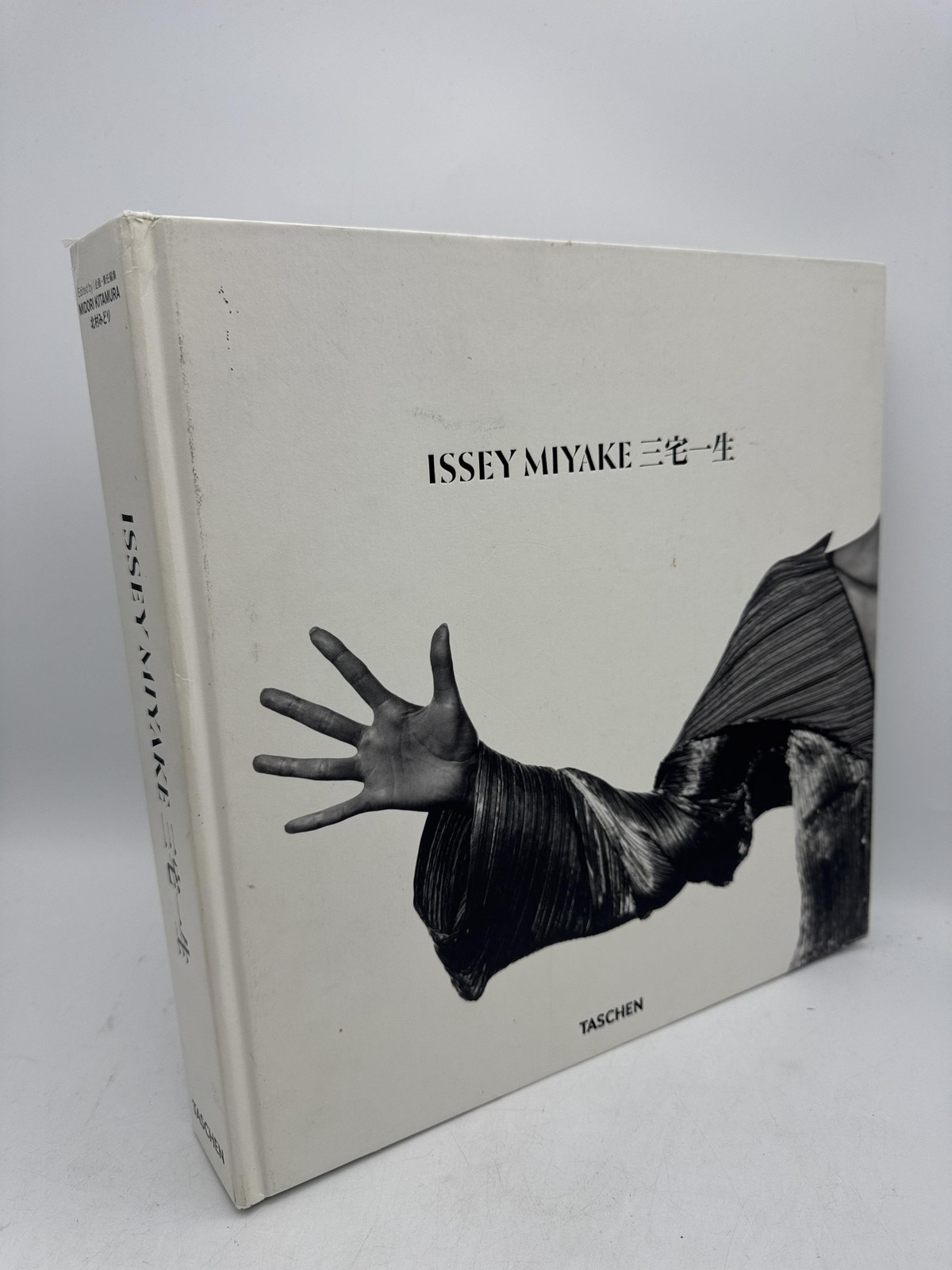 Issey Miyake Kitamura, Midori; Miyake, Issey Taschen First Edition Hardcover Goo