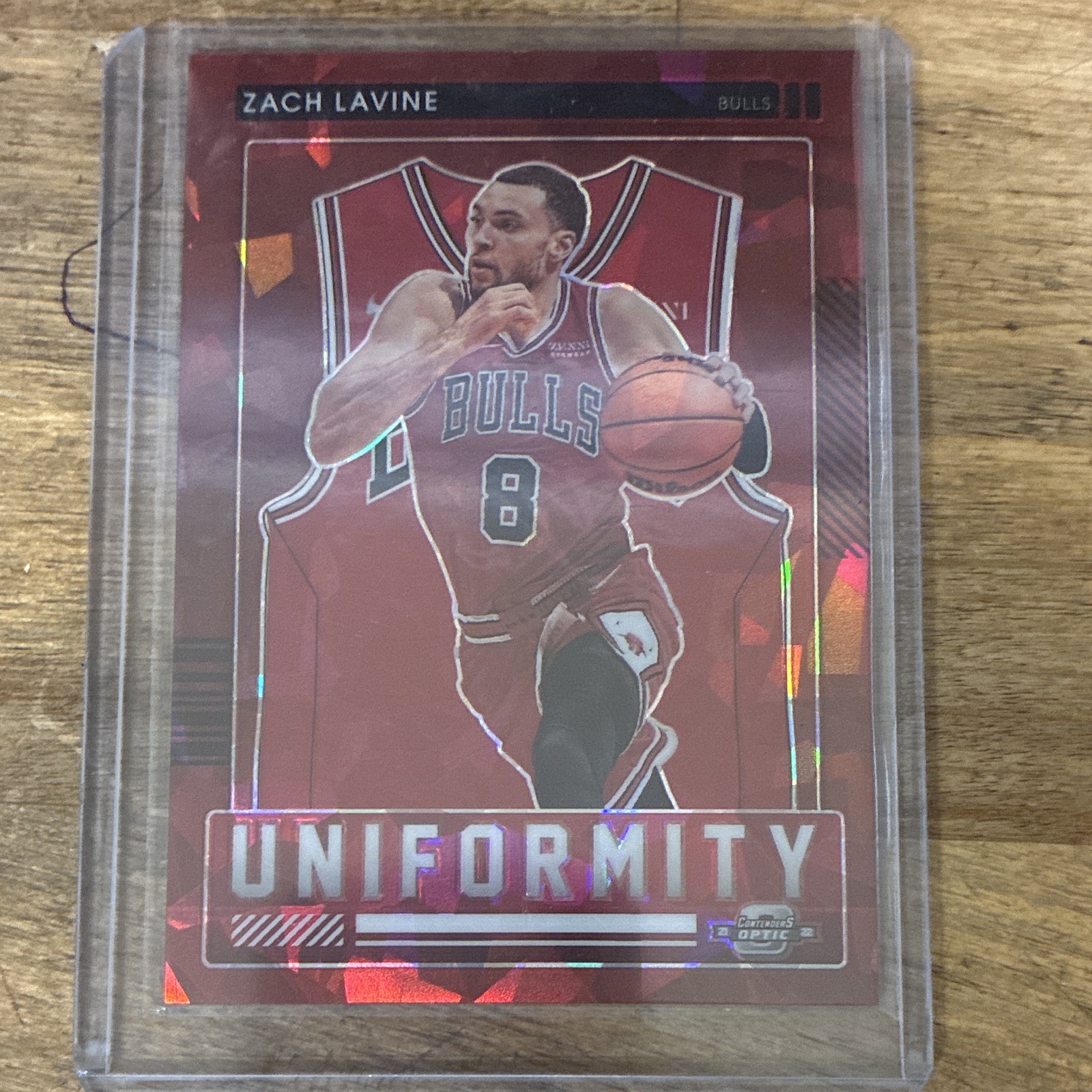 2021-22 Panini Contenders Optic Uniformity Zach LaVine #12 Red Cracked Ice Prizm
