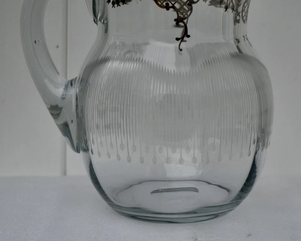 Jarra de agua antigua de vidrio Art Nouveau con recubrimiento de plata de ley con vidrio grabado Foto 4 de 4