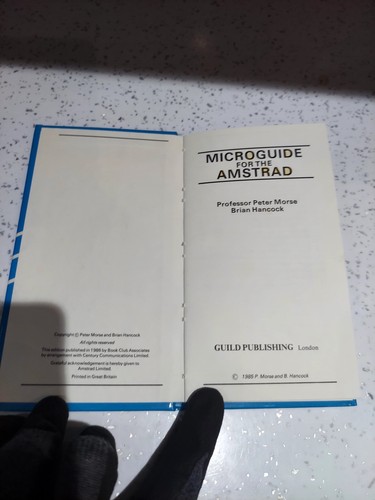 Amstrad Micro Guide Book - 1986 Century Communications - Hardback - Picture 3 of 6