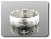 Mineralien Und Edelsteine. Herrenring Mit Kreuzmotiv Aus Stahl.