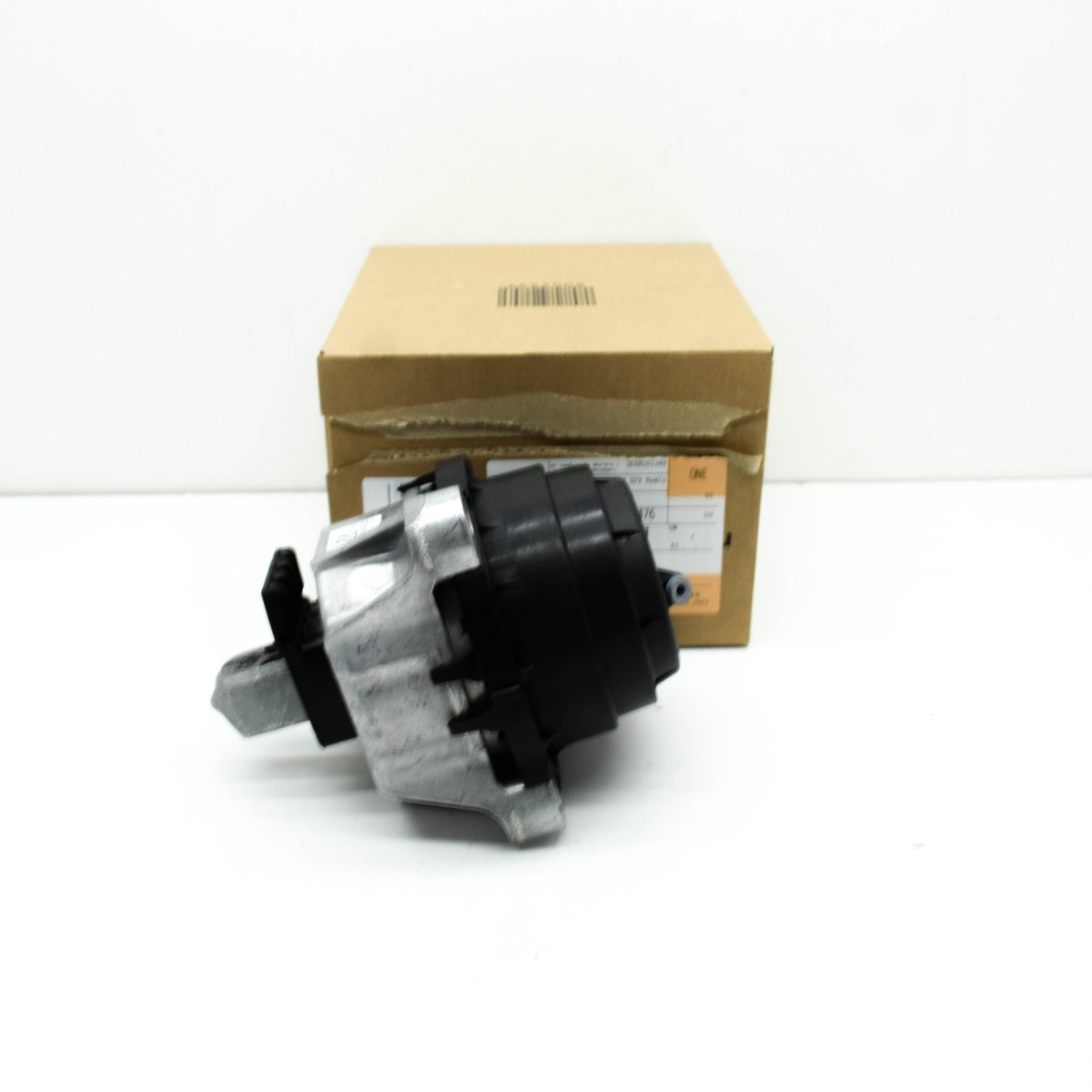 BMW 5 G30 Right Side Engine Mount 22116860476 6860476 NEW GENUINE 