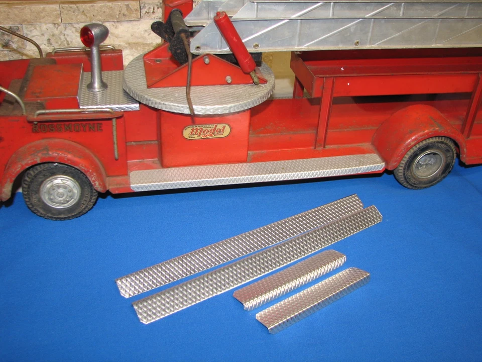 Juego de 4 placas de estribo de aluminio para camión de bomberos aéreo Doepke Model Toys Foto 3 de 3