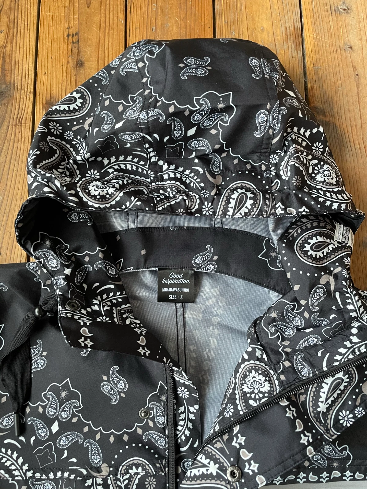 NEW MIHARA YASUHIRO x GU Mountain Parka 3 Layer Paisley Black Small (S) UNIQULO image 5