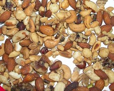 JUST NUTS TREAT FOR PARROTS AND SMALL ANIMALS AMAZONS MACAWS 5LB2400