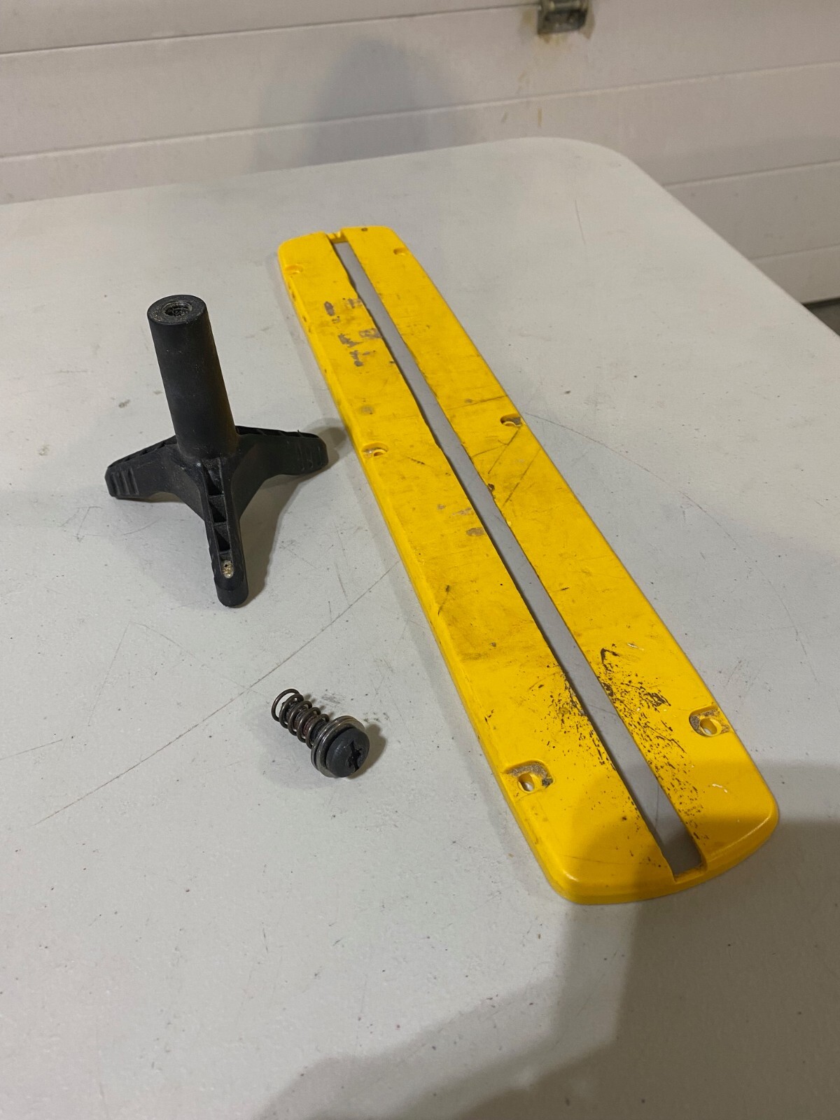 Dewalt DWS779/DWS780 12 in Mitre Saw Kerf Plate + Miter Lock Knob