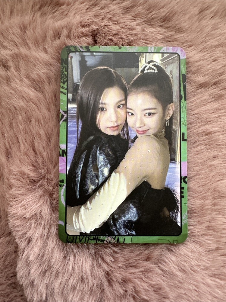 Itzy Group 'Itz Me' Official Photocard + FREEBIES