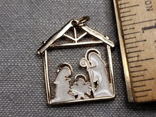 Vintage Medal Pendant Nativity Christmas Religious Christian Gift C26