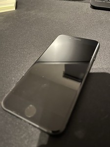 iPhone 7 32GB  Schwarz  ohne SIM Lock in sehr gutem Zustand.