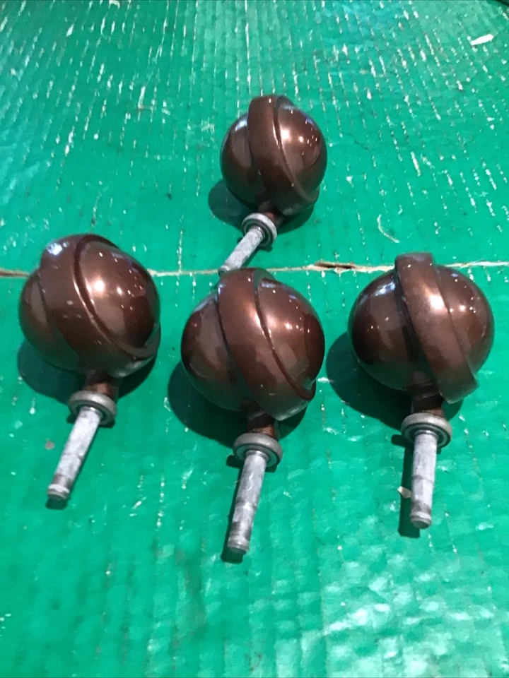 Лот из 4 винтажных бронзовых роликовых колесиков Shepherd диаметр кольца 2,5 дюйма со стержнем - Изображение 4 из 4