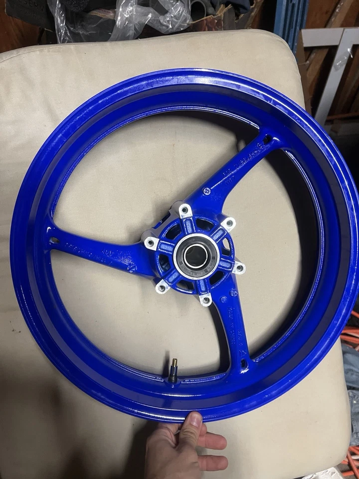 08-10 Llanta delantera recta Suzuki GSXR 600 750 17x3,50 Foto 2 de 4