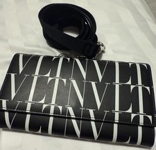Valentino Garavani VLTN Wallet on chain