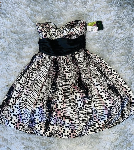 OFF WHITE ABITO NUOVO CON ETICHETTE BETSEY JOHNSON VINTAGE ANIMAL MIX UP TEEN VOGUE ~ NEGOZIO AL DETTAGLIO 2 NY