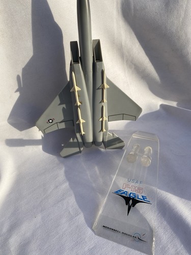 F-15 Eagle Jet Fighter McDonnell Douglas Vintage Tischmodell auf Plexi Ständer - Bild 5 von 8