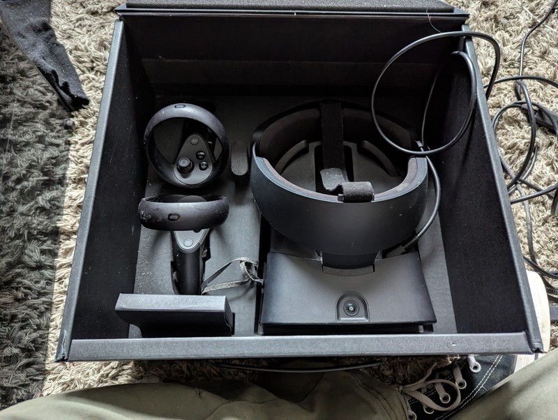 Oculus Rift S PC-Powered VR Gaming Headset Black
