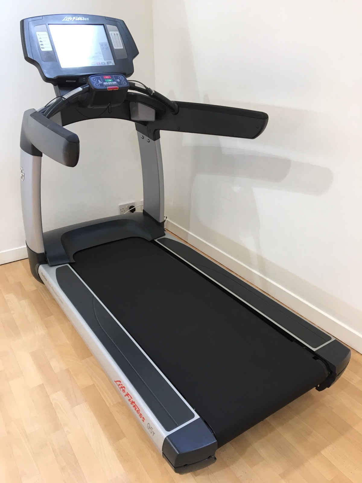 Details about Life Fitness 95T Engage Commercial Treadmill **Refurbished**