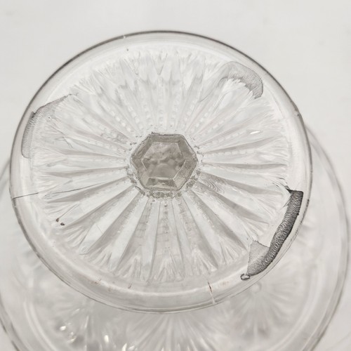 Pedestal Cake Stand Pressed Glass Daisies Fans 9.5"x4.5" Scalloped Edge Vintage - Picture 4 of 6