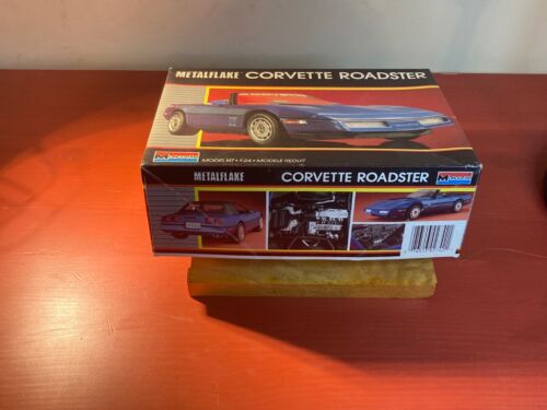 Monogram 1987 Chevrolet Corvette Roadster MetalFlake BLUE 1:24 Model 2742 - Picture 2 of 8