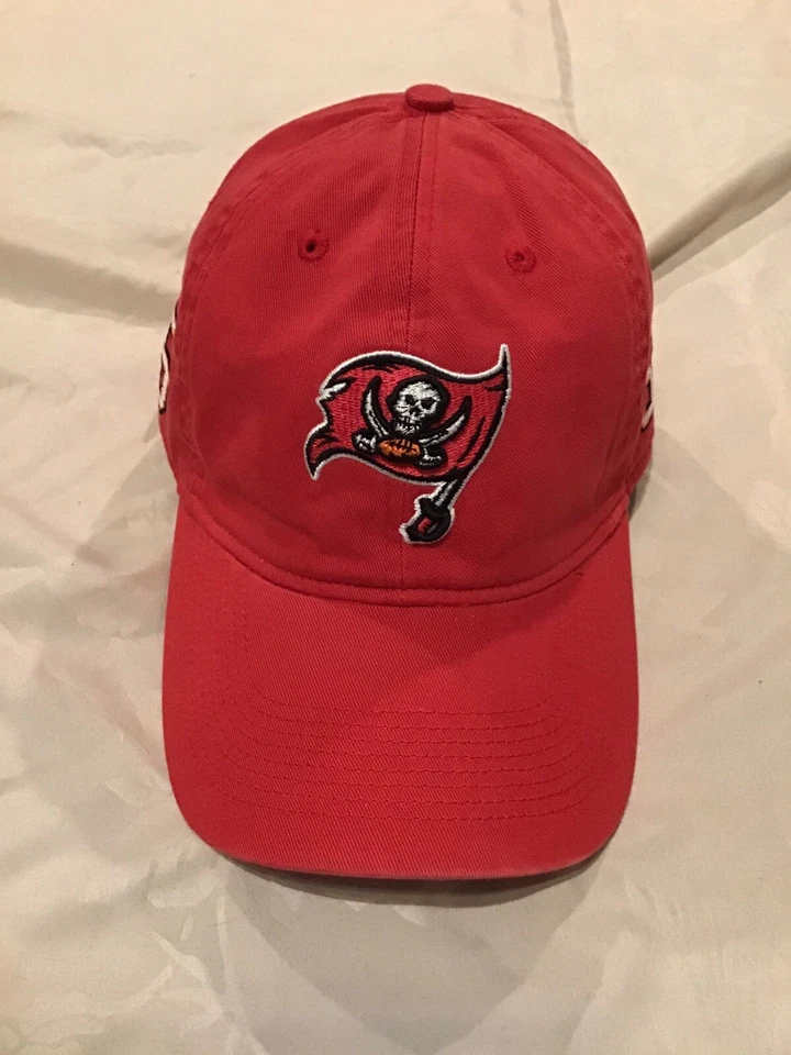 NUEVO SIN ETIQUETAS ~ Sombrero Ajustable Reebok Tampa Bay Buccaneers Vintage Rojo “Josh Freeman 5” Foto 2 de 4