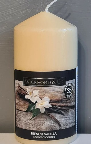 Wickford & Co Festive Pillar Candle - Choose from 4 Christmas Scents - Vegan - Picture 9 of 9