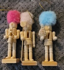 3 PC SET OF WOOD NUTCRACKER PINK BLUE WHITE FUZZY HATS XMAS TREE ORNAMENTS