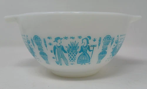 Vintage Pyrex Amish Butterprint  1.5 Pint Cinderella Mixing Bowl #441