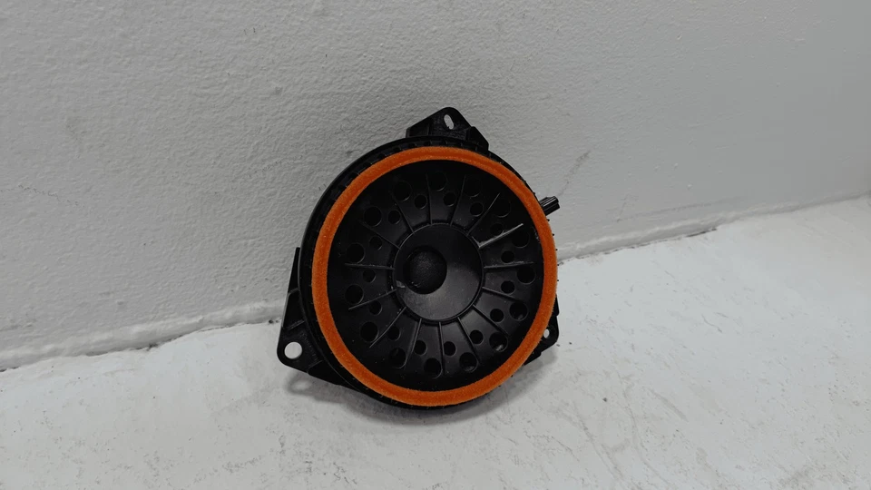 Altavoz de audio premium para puerta delantera Toyota RAV4 2019-2022 JBL OEM Foto 3 de 4