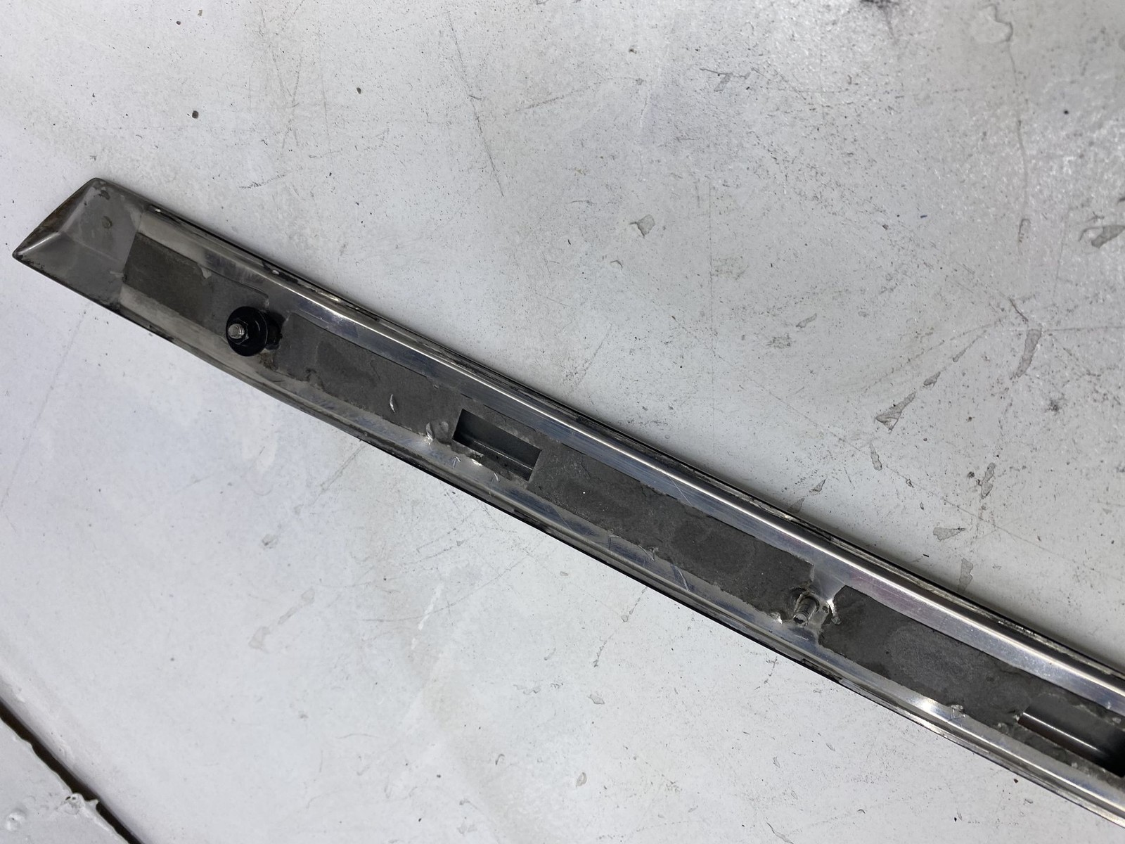 2010-2020 BENTLEY MULSANNE OEM REAR RIGHT PASSENGER LOWER DOOR MOLDING CHROME