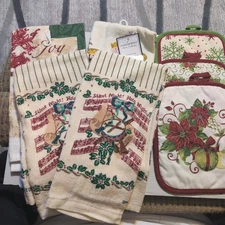 Vintage Christmas Kitchen Towels Set Of 4 And 3 Hot Pads Variety Of Brands 