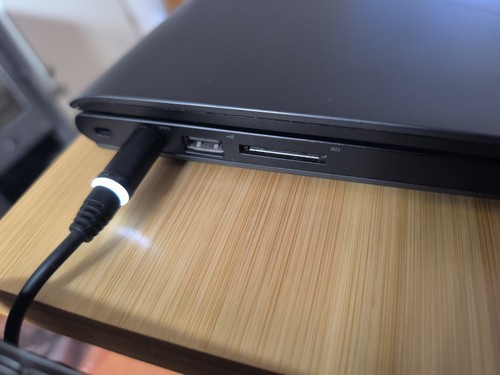 DELL Latitude 3550 Laptop | 15,6'' | Intel i5-5200U | 8GB RAM | 1TB Speicher - Bild 3 von 15