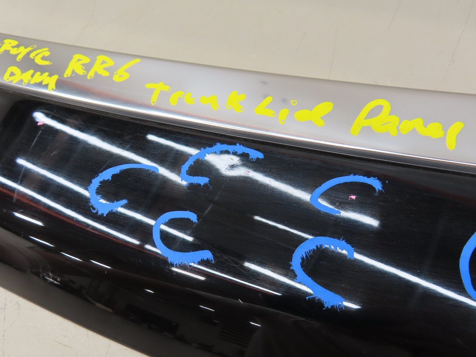 2016-2020 ROLLS ROYCE DAWN RR6 REAR TRUNK FOLDING TOP LID MOLDING OEM