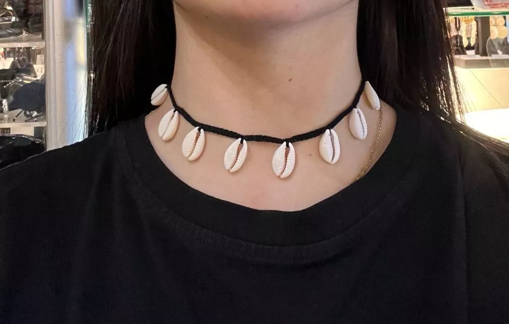 Choker with shop seashell