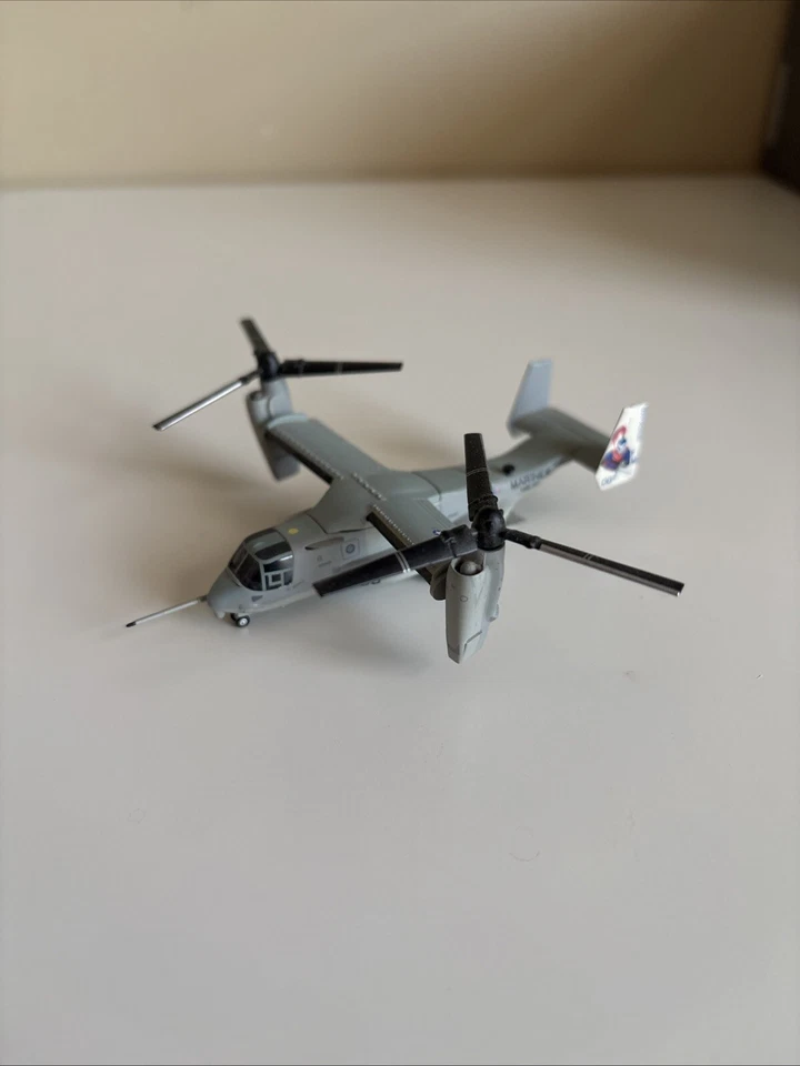 Herpa 1/200 Bell/Boeing MV-22B Osprey VMM-365 “Blue Knights” Foto 2 de 4