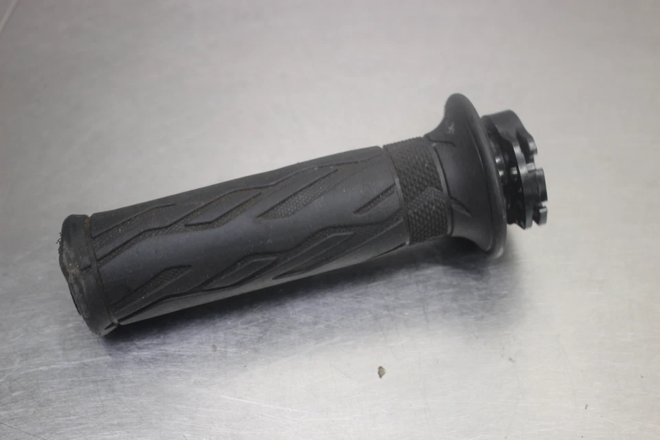 13-19 2013 Suzuki GSXR 750 Throttle Tube Foto 2 de 4