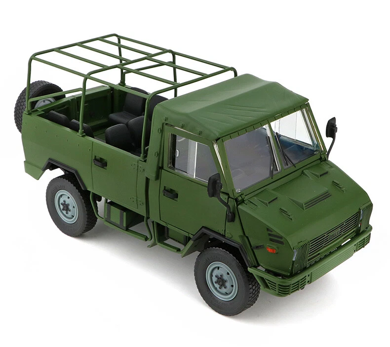 1/24 IVECO Military Vehicle NJ2046 Metal Diecast Model Car Green In Box - Image 3 of 4
