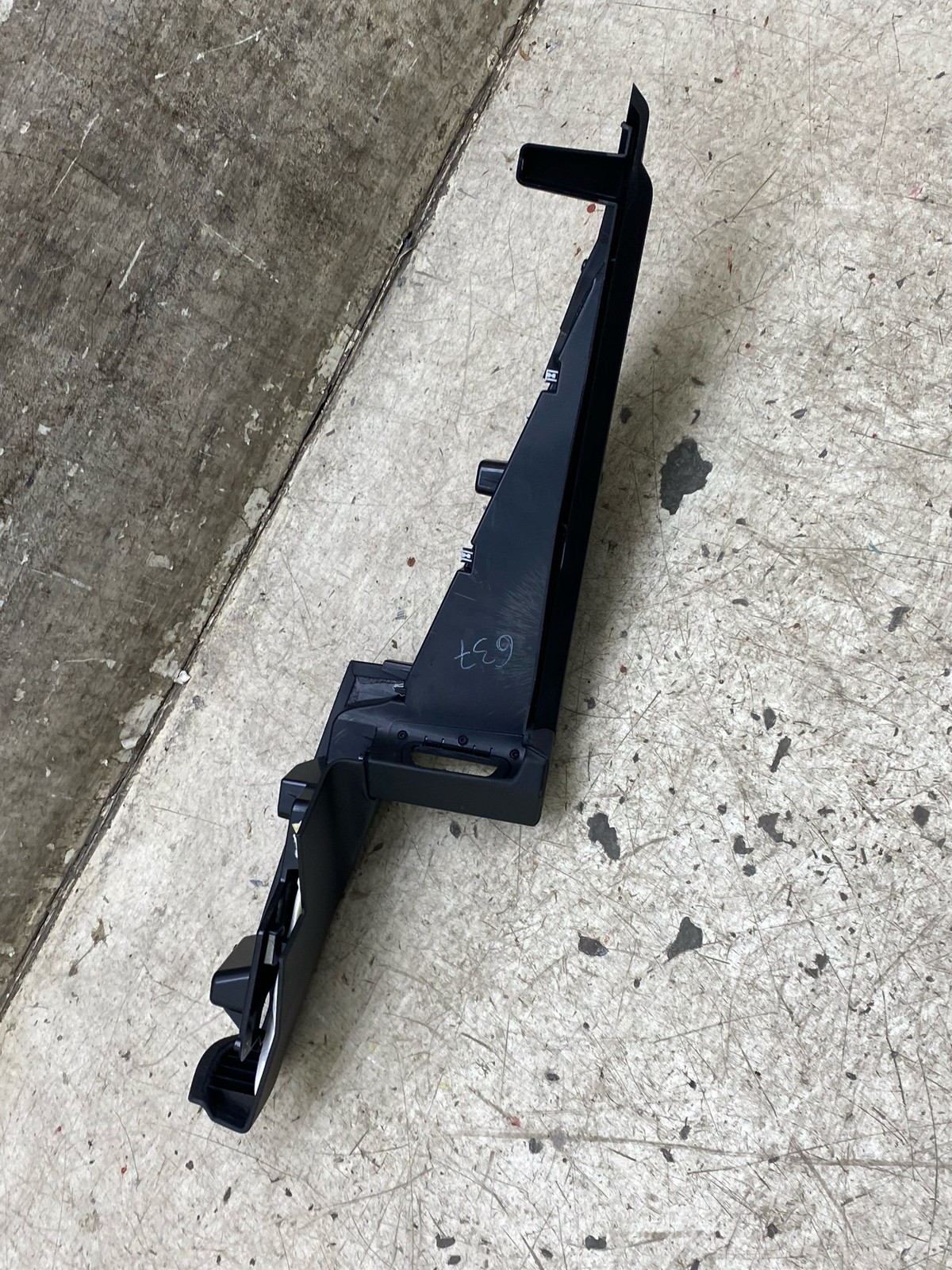 2020-2025 ASTON MARTIN DBX OEM LEFT REAR UPPER QUARTER PANEL TRIM MY83-31285-A