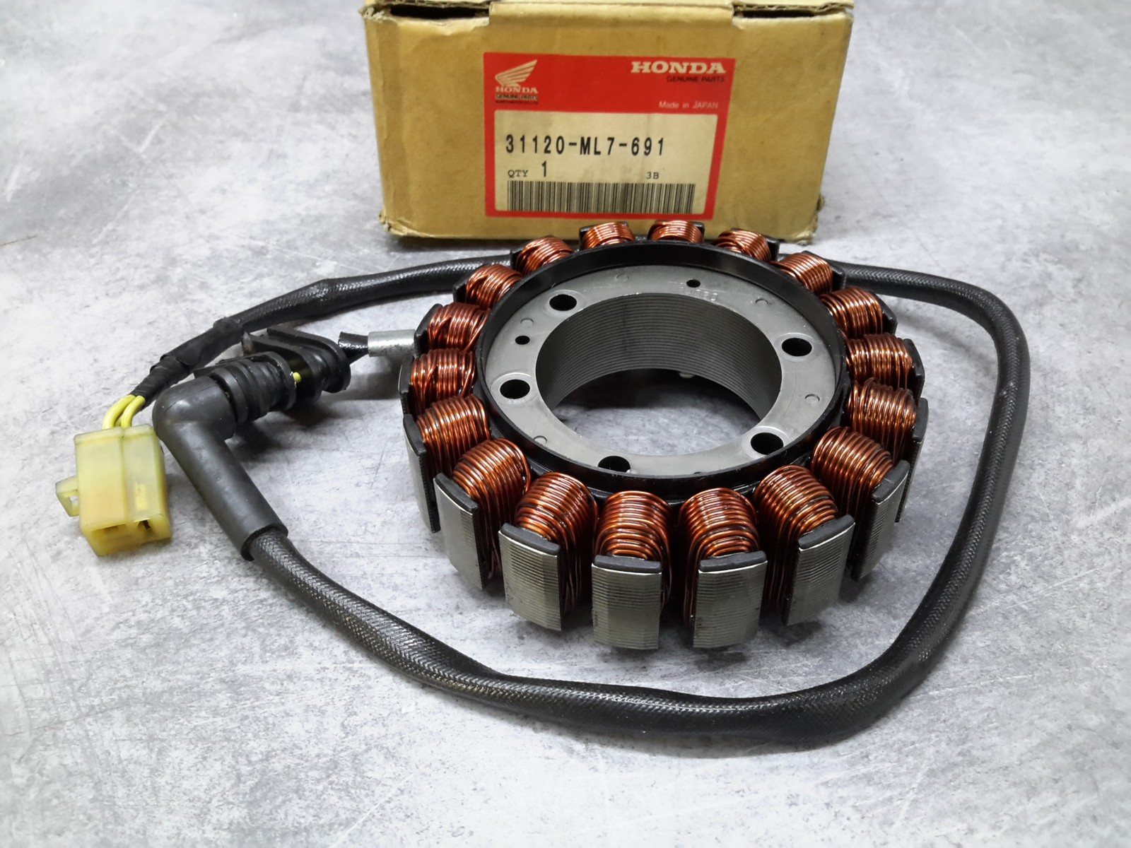 Stator neuf original Honda VFR750 pièce alternateur Denso 1987