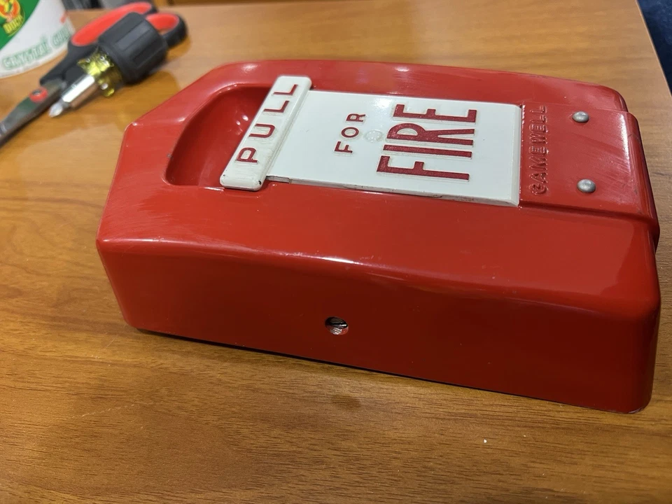 Caja estación de tracción de alarma contra incendios Gamewell Vitaguard vintage Foto 2 de 4