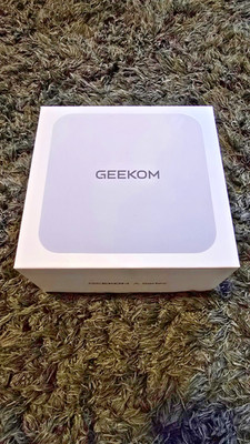 GEEKOM A8 Mini-PC AMD RYZEN 7-8745HS 16GB RAM + 1TB SSD + Windows 11 TOP ZUSTAND