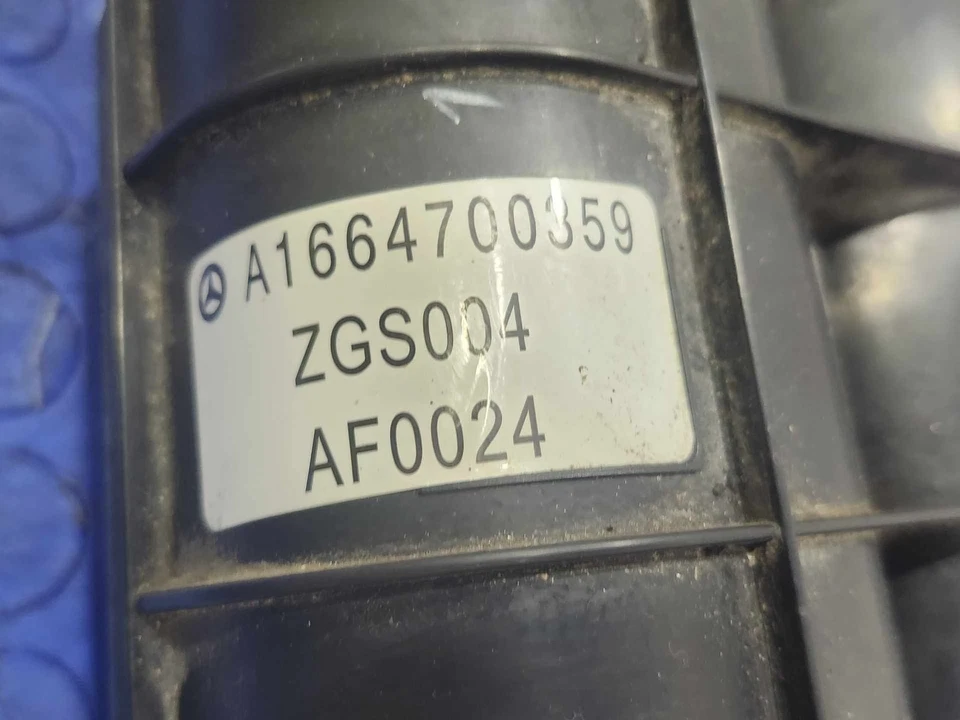 12-15 Mercedes Benz ML W166 Combustible Vapor Carbón Conjunto OEM 1664700359 Foto 2 de 4