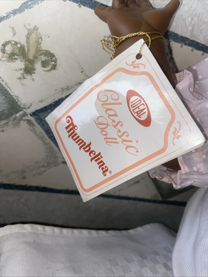 Boneca clássica afro-americana bebê Madam Alexander Thumbelina By Ideal 18’ - Imagem 3 de 4