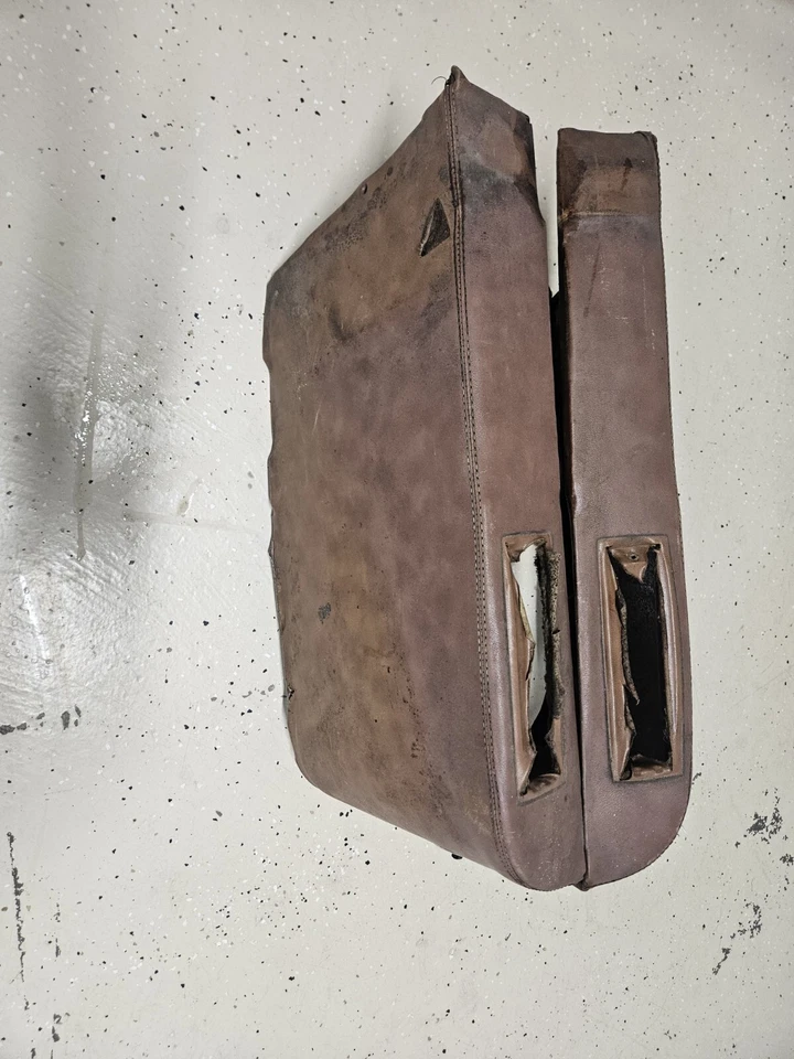 Oldsmobile Starfire 1964 paneles interiores inferiores traseros Lt & Rt reposabrazos OEM GM  Foto 2 de 4