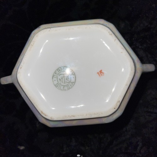 Vtg. Iridescent 'Germany NPS' sugar bowl with lid - Picture 4 of 4