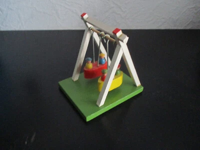 DDR Erzgebirgische Holzarbeit Kinderspielzeug Rummelplatz ( 2 ) - Bild 1 von 3